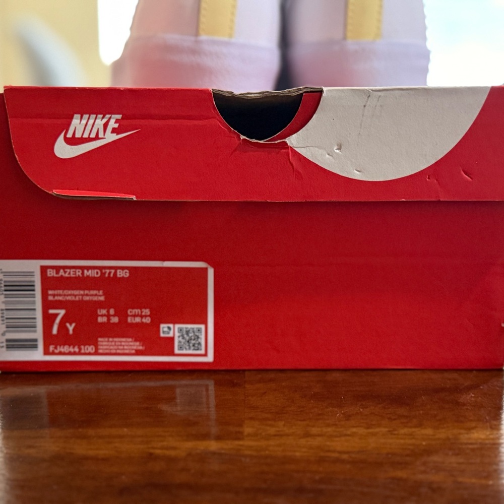 Nike Blazer Mid '77 BG in White and Yellow - Picture 8 of 9